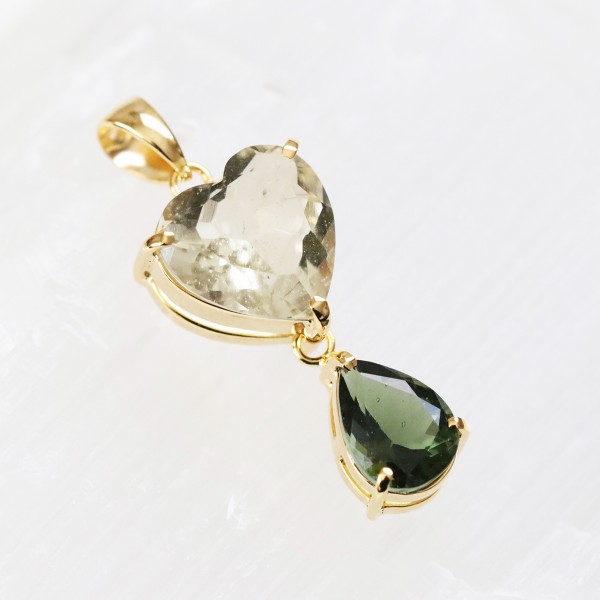 楽天市場】モルダバイト ペンダントトップ K18（トリリアント B）3.228