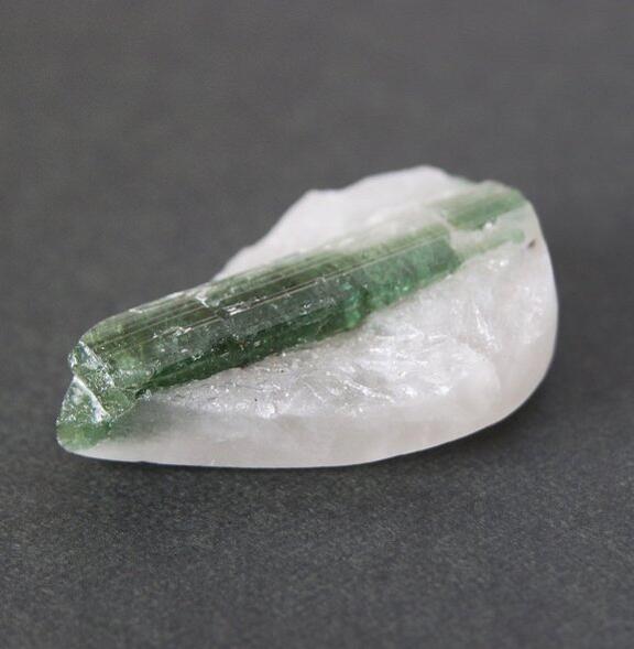 楽天市場】グリーン トルマリン イン クォーツ 原石 169g バーデライト