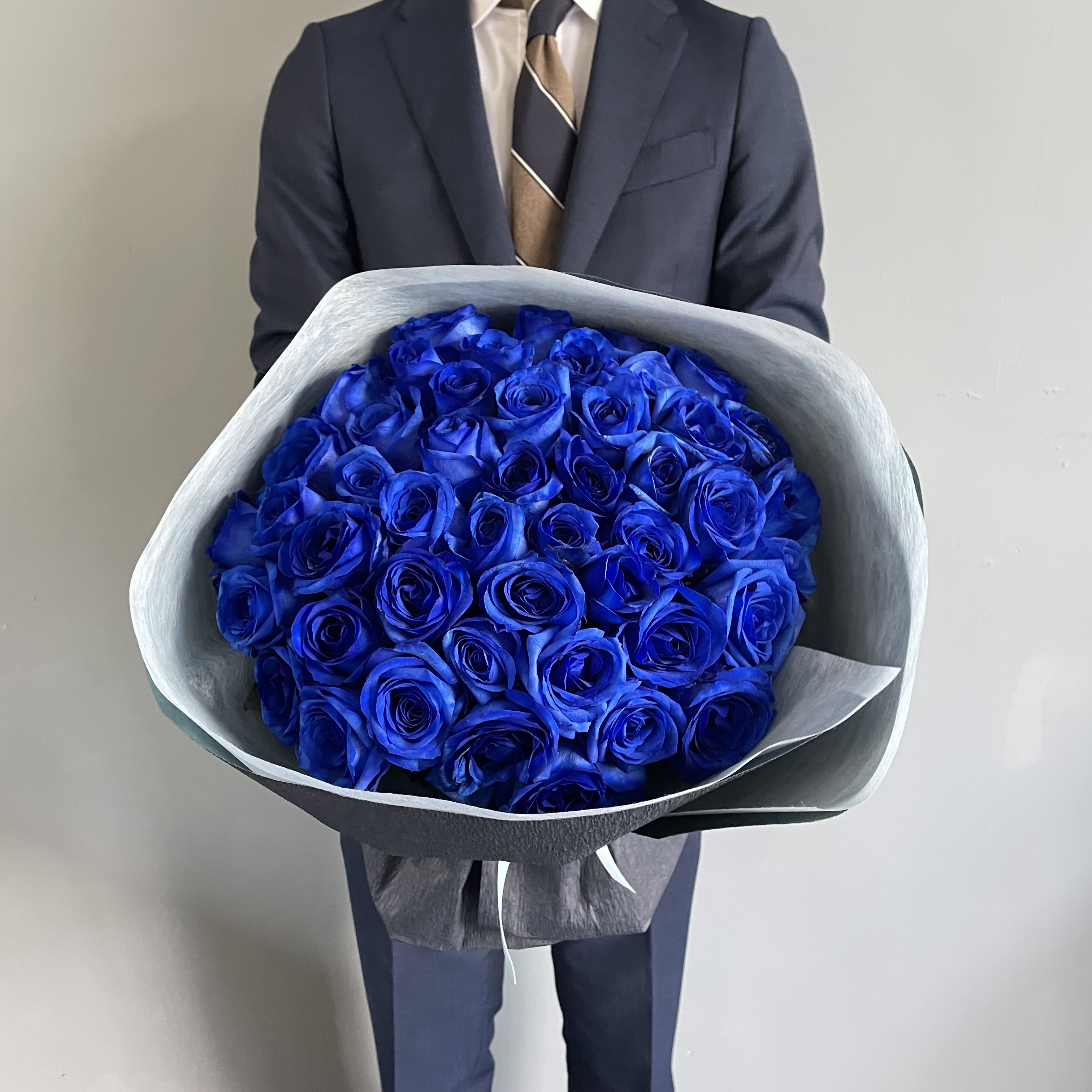 売れ筋がひ ブルーローズ 青い薔薇 花束 50本のブルーローズブーケ Fucoa Cl