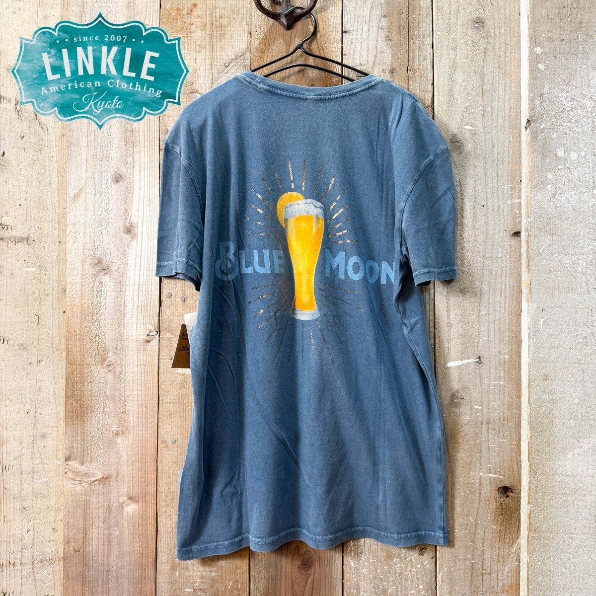 Lucky Brand(ラッキーブランド)\u003cBR\u003e 【Blue Moon】刷り上げる ティーシャツ\u003cBR\u003e【青色お月さま 手工芸品 麦酒】 トップス-メンズファッション-Tシャツ・カットソー