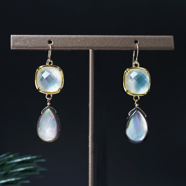 貝の見る夢★白蝶貝と水晶、黒蝶貝のピアス・サージカルステンレス　～Pythia ジュエリー アクセサリー カラーストーン ストーン ピアス ハンドメイド プレゼント ギフト シンプル 白蝶貝 シェル 水晶 黒蝶貝 母の日 誕生日 ホワイトデー リパッティ Lipatti｜Lipattijewelry