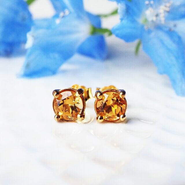 シトリンのラウンドカット5mm爪留めスタッドピアス　～FabienneSilver925 K18 18KGP ジュエリー アクセサリー ピアス スタッドピアス ハンドメイド プレゼント ギフト シンプル 高品質 デザイン 母の日 誕生日 デイリー 通勤 通学 誕生石 リパッティ Lipatti シトリン｜Lipattijewelry