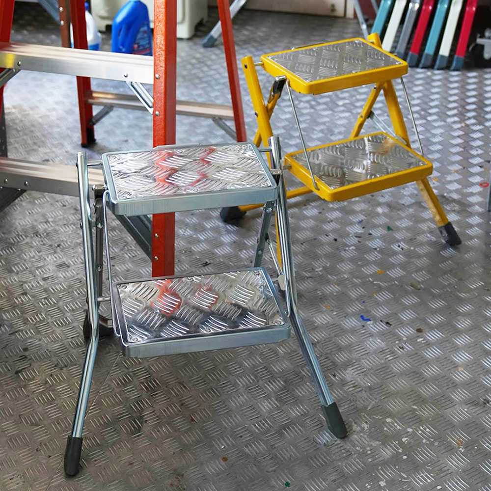 DULTON ダルトン FOLDING 2 STEPS GALVANIZED IVORY RED YELLOW GRAY GREEN 100-271 フォールディング 2 ステップス 2段 脚立 踏み台 踏台 ステップ台 ガレージ 庭 電球 交換 D.I.Y. 棚 大掃除 洗車 作業 道具 工具 便利 インテリア画像