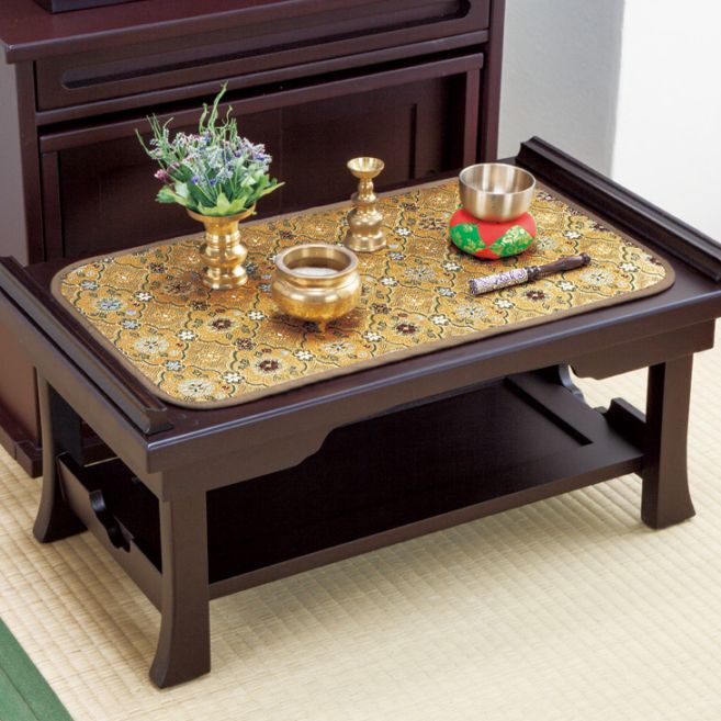 【楽天市場】金襴紋織仏前マット 26×38cm 仏壇マット 仏前マット 仏壇敷物 小型 経机 日本製 金襴 難燃糸 燃えにくい 拭き取れる お ...