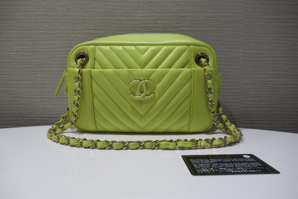 シャネル CHANEL Vステッチチェーンショルダー バッグ イエロー チェーンバッグ 中古 ABランク