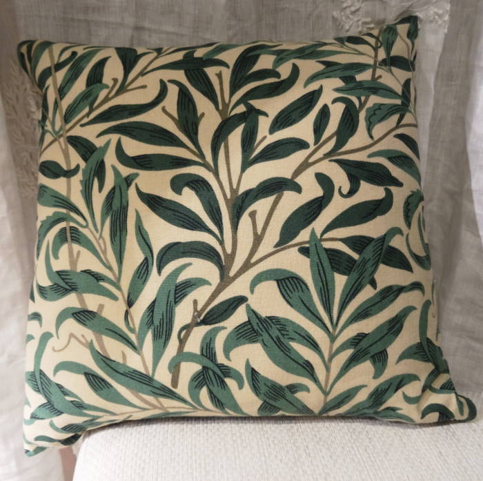 お値下げ！ウィリアムモリス ハニーサックル ジャガード クッション ４０cm３個 お値下げ！ウィリアムモリス ハニーサックル ジャガード クッション