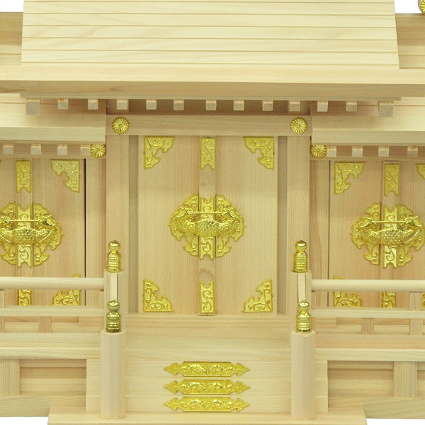 国産桧 模様替え 日本製 神棚 送料無料 61 5 マンション 国産桧を使った高級感溢れる屋根違い三社 三社造り 神具 神札 御札立て 幅61 5cm 新築 お正月 背板 外せる コンパクト 小型 桧 国産 簡易神棚 マンション 省スペース 引っ越し 模様替え お札入れ 61 5