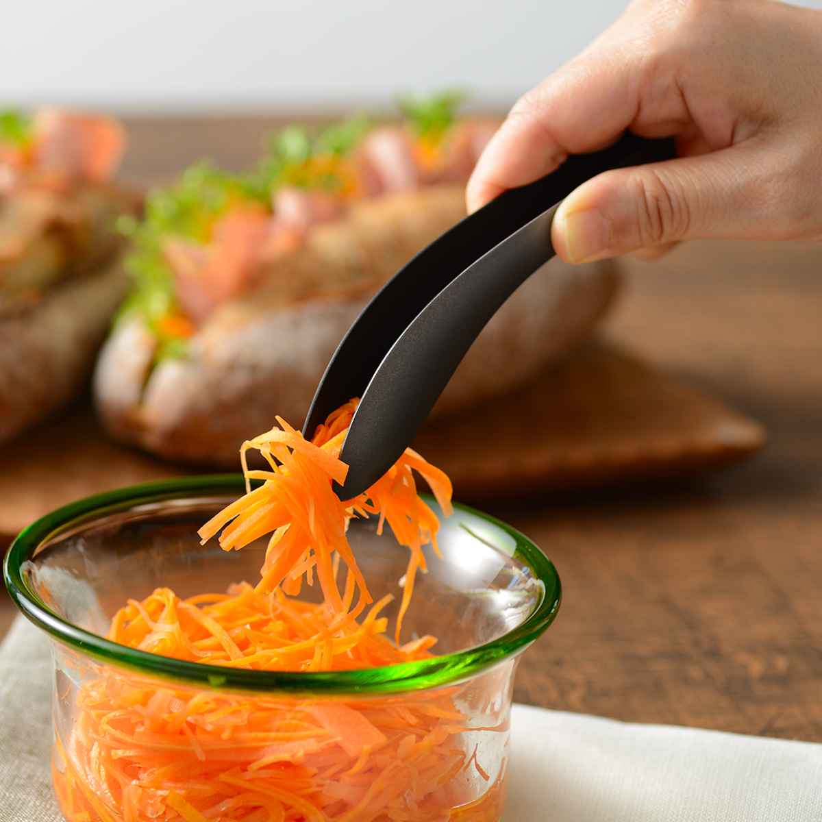 楽天市場】もりつけトング ブラック （ ステンレス キッチン トング