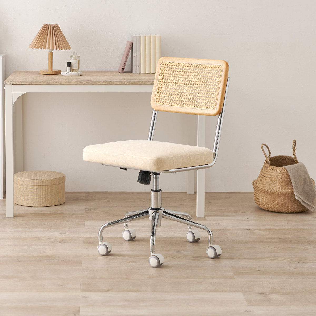 楽天市場】《form》フォーム デスクチェア キャスター付 ラタン 肘付き