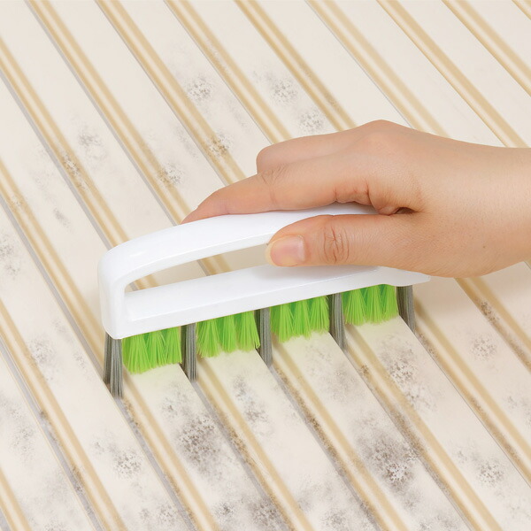 楽天市場 激落ちくん 黒カビくん 風呂フタ研磨ブラシ お風呂掃除 ブラシ 風呂 掃除ブラシ 風呂ふた 掃除 風呂掃除 風呂用ブラシ カビ 落とし バス清掃 バスグッズ リビングート 楽天市場店