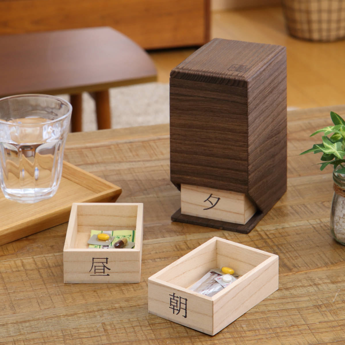 薬ケース 桐の薬入れ 焼桐 1日4回タイプ 1日分 桐製 （ 薬入れ お薬ケース 薬箱 引き出し くすりケース 収納 薬 くすり くすり箱 朝 昼 夜 就寝前 薬管理 粉薬 桐 木製 錠剤 ピルケース 飲み忘れ 間違え 防止 おしゃれ 和風 ） 5,280円