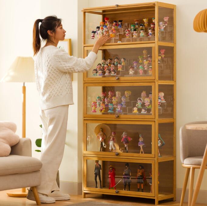 アクリル コレクションケース 上下スライド式扉 竹製 4層 5層 大型 ロータイプ フィギュアコレクション棚 ガラスケース 収納 完全密封 大容量 透明 フレーム 耐荷重抜群 透明展示ケース 組み立て式 転倒防止 ディスプレイ|Livio