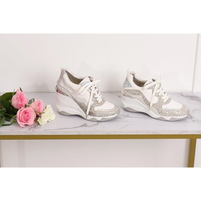 海外最新 プラスダイアナ Diana 美脚ヒールアップスニーカー9cm 白光布 Tshikululu Org Za