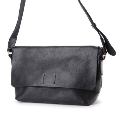 ビカーシ BICASH なめし革ショルダーバッグ （BLACK）