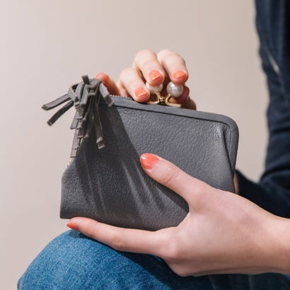 ＜ロングセラー＞ペルケ perche アクリル玉がま口2つ折り財布 （グレー）