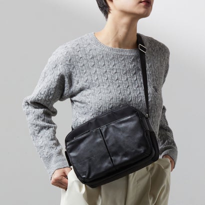 イザック Y\u0027SACCS レザーコンビナイロンシリーズ 横型ショルダーバッグ M大きさ（BLACK）