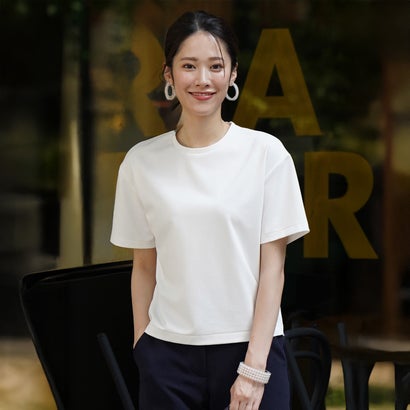ヴィリーナ VIRINA【TBSドラマ「フェイクマミー」着用・UVカット・接触冷感・ストレッチ・洗える・アイロン不要】 クラリスTシャツ （ホワイト）｜LOCOMALL（ロコンド公式ストア）