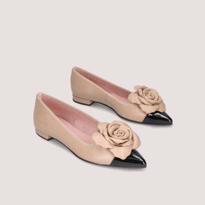 プリティ・バレリーナ Pretty Ballerinas CLEMENTINE patent-leather camellia（クレメンタイン パテント レザーカメリア）ポインテッドシューズ （NEGRO-HADES）
