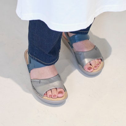 【WEB限定】【3E】厚底デザインサンダル (シルバーコンビ)