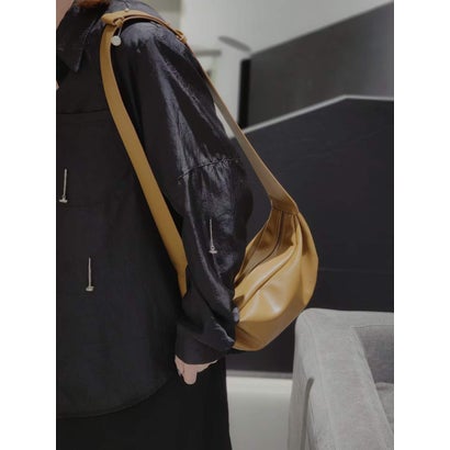 トミエコ Tomieco LEATHER ショルダーバッグ 斜め掛けor肩掛け 本革 （CAMEL）
