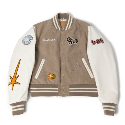 シンプリーコンプリケイテッド SIMPLYCOMPLICATED MEMORIAL VARSITY （BEIGE）