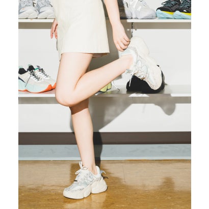 スティーブ マデン STEVE MADDEN ストーン付きスニーカー （ボーン）