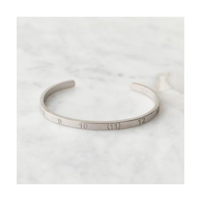 メゾン マルジェラ MAISON MARGIELA MAISON MARGIELA バングル SI8UY0002 SV0129 ナンバリング (951/シルバー)|LOCOMALL(ロコンド公式ストア)