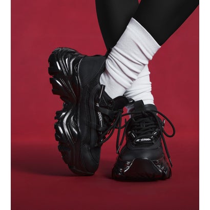 スティーブ マデン STEVE MADDEN 厚底音の大きさスニーカー （黒いこと）