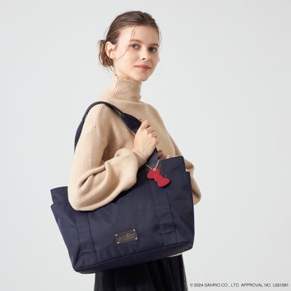 ラ バガジェリー LA BAGAGERIE 【LA BAGAGERIE×HELLO KITTY】リボンチャーム付き デイリートート Mサイズ （ネイビー）