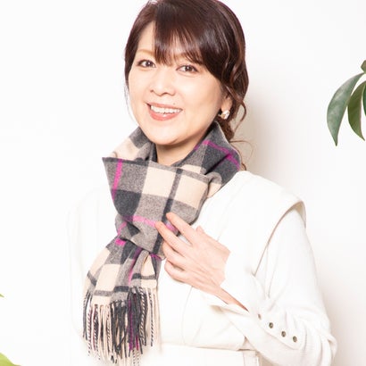 カシュミー Cashmee 飯島直子さん&times;Cashmeeコラボ企画「Cashmee.N」 タータンチェックウェーブカシミヤマフラー カシミア100％ ロングマフラー （ベージュチェック）｜LOCOMALL（ロコンド公式ストア）