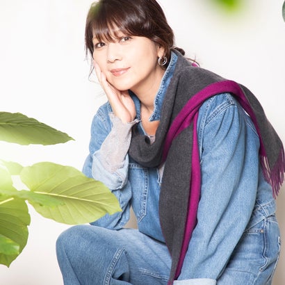 カシュミー Cashmee 飯島直子さん&times;Cashmeeコラボ企画「Cashmee.N」カシミヤ リバーシブルファインマフラー カシミア100％ ベーシック （チャコール&times;レッドパープル）｜LOCOMALL（ロコンド公式ストア）