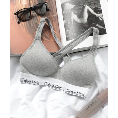 カルバン クラはたご屋 Calvin Klein 【CALVIN KLEIN / カルバンクライン】ブラ アンダー御召しもの 差し交わすうしろ側 見せブラジャー 運動競技ブラジャー 肌付き ブラレット 肌付き QF1654 （薄墨色）