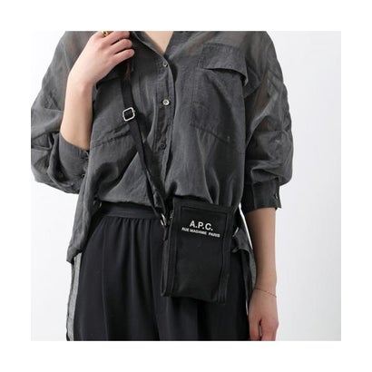 A.P.C. アーペーセー テープロゴ ショルダーバッグ サコッシュ 116100.jpg