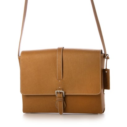 ジェニュインレザー Genuine Leather 本革ショルダーバッグ （CAMEL）