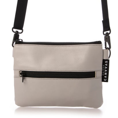 メゾンキャンバス MAISON CANVVAS M2046 COW LTHR TRAVEL POUCH （ともし火薄墨色）