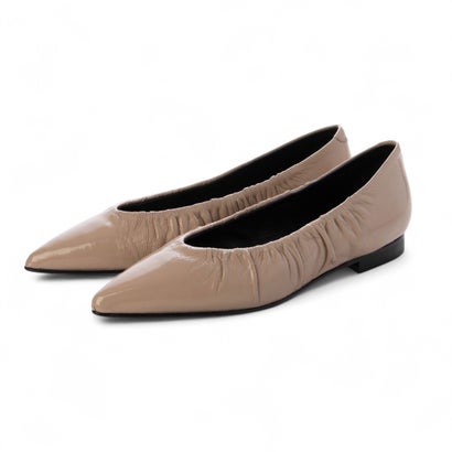 インターショシュール INTER-CHAUSSURES ポインテッドトウギャザーパンプス （ベージュエナメル）