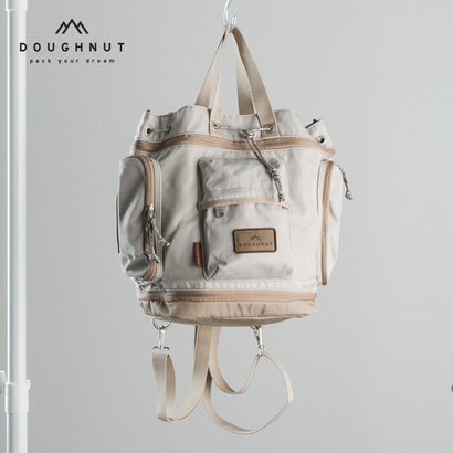 ドーナツ DOUGHNUT リュック バックパック デイパック 2WAY 3WAY ショルダーバッグPYRAMID HAPPY CAMPER 13L 斜め掛け 撥水 アウトドア リサイクル素材PND34400908DT （アイボリー）