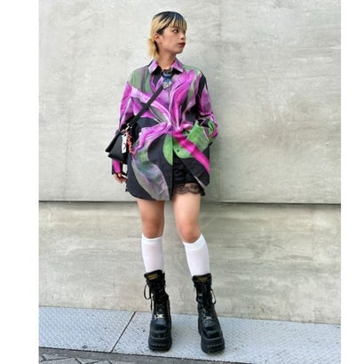 デシグアル Desigual Mr. Christian Lacroixクリスチャン・ラクロワ オーキッドプリント オーバーサイズシャツ、ブラウス (ブラック/パープル)|LOCOMALL(ロコンド公式ストア)