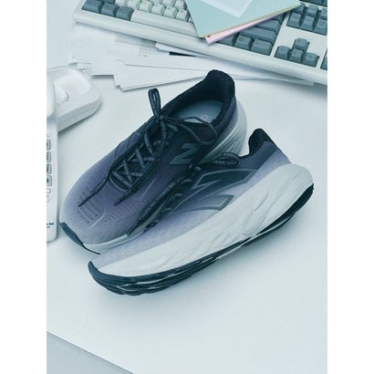 エミ emmi 【New Balance for emmi】W1080 （GRY）