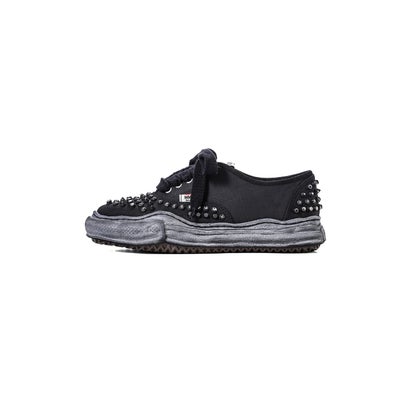 メゾン ミハラヤスヒロ Maison MIHARA YASUHIRO BAKER / Original Sole Studded Paint Canvas Low-Top Sneaker （Black/Black） 37,180円