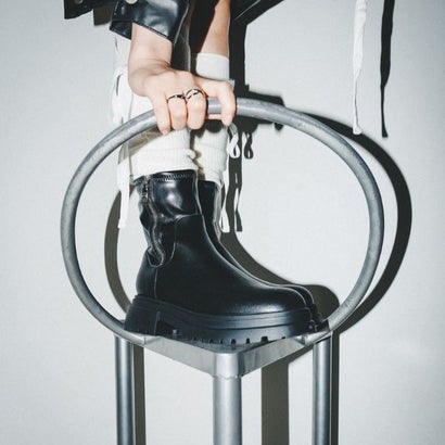 スティーブ マデン STEVE MADDEN 厚底サイドジップブーツ （黒いこと葦）