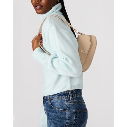 スティーブ マデン STEVE MADDEN ラウンドフラップショルダーバッグ （タンゴールド）