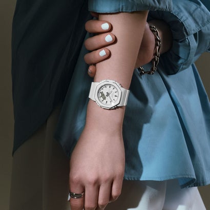 【G-SHOCK】GMA-P2100シリーズ / GMA-P2110-7AJF (ホワイト)|LOCOMALL(ロコンド公式ストア)