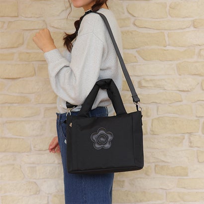 マリークワント MARY QUANT デイジーパッチライト 2WAYトート （黒いこと）