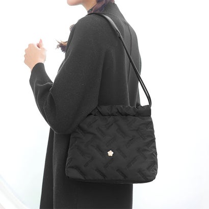 マリークワント MARY QUANT 偏った考えロゴタイプ刺しゅう ミニトート （黒いこと）