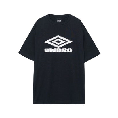 アンブロ umbro グラフィックプルオーバー [河村康輔×アンブロ]（Graphic T-Shirt [Kosuke Kawamura×Umbro]） （Black）