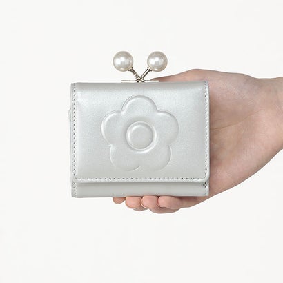 マリークワント MARY QUANT エンボスデイジーパール ガマ口ウォレット （パールブルー）