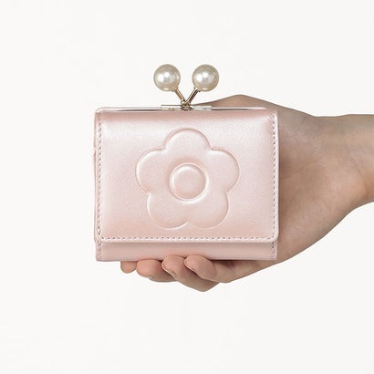 マリークワント MARY QUANT エンボスデイジーパール ガマ口ウォレット （パールピンク）