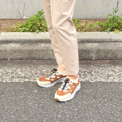 トミエコ Tomieco レザースニーカー ゴム紐仕様 軽量 （BEIGE/C）