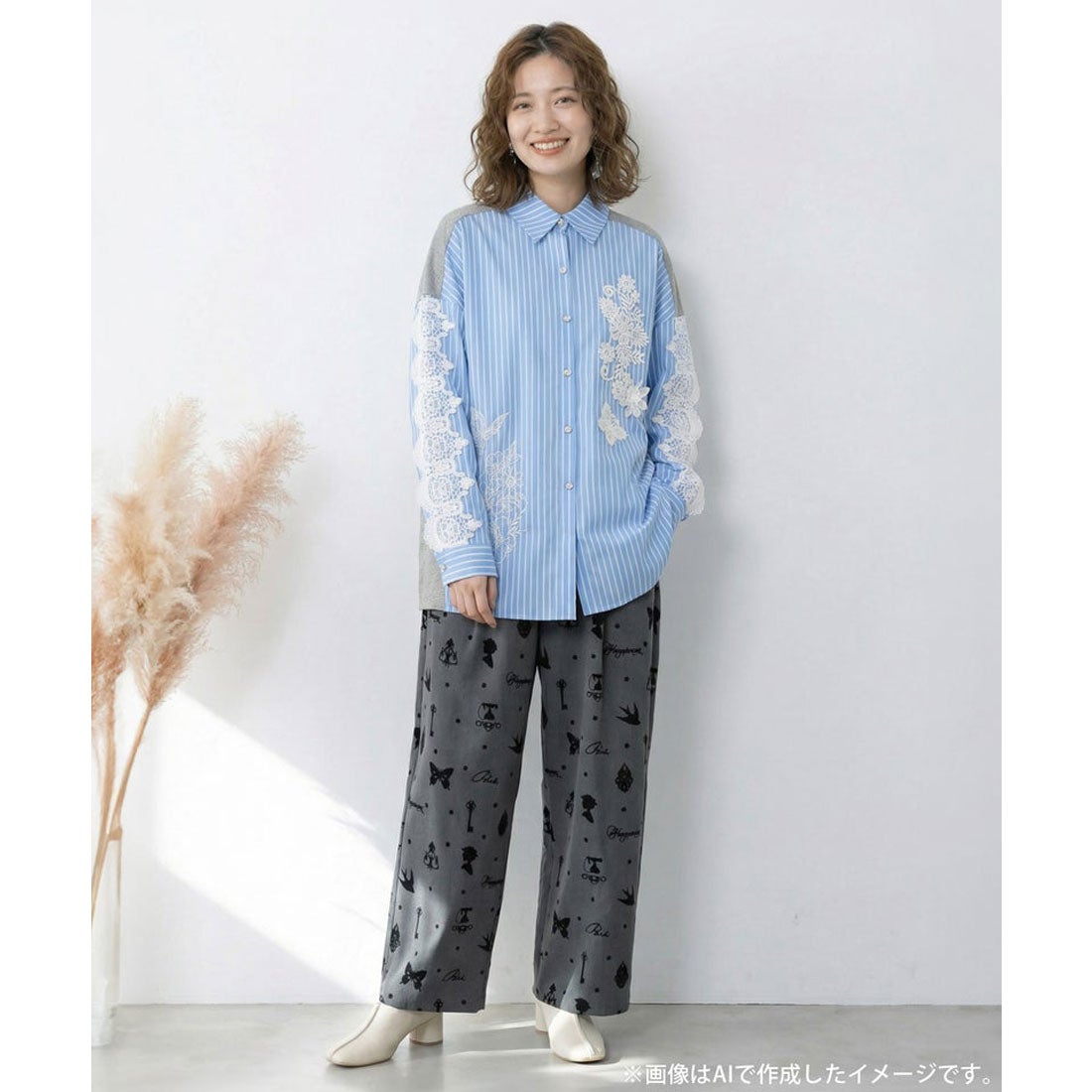 スカラー ScoLar 花蝶刺繍レース×ストライプ柄配色シャツ （サックス）
